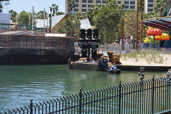 Still workers in the lagoon
