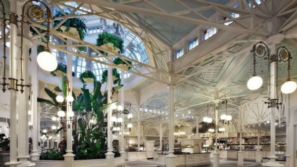  While retaining elements of The Conservatory, The Crystal Palace elegantly plays its role in the Show. Image © Disney