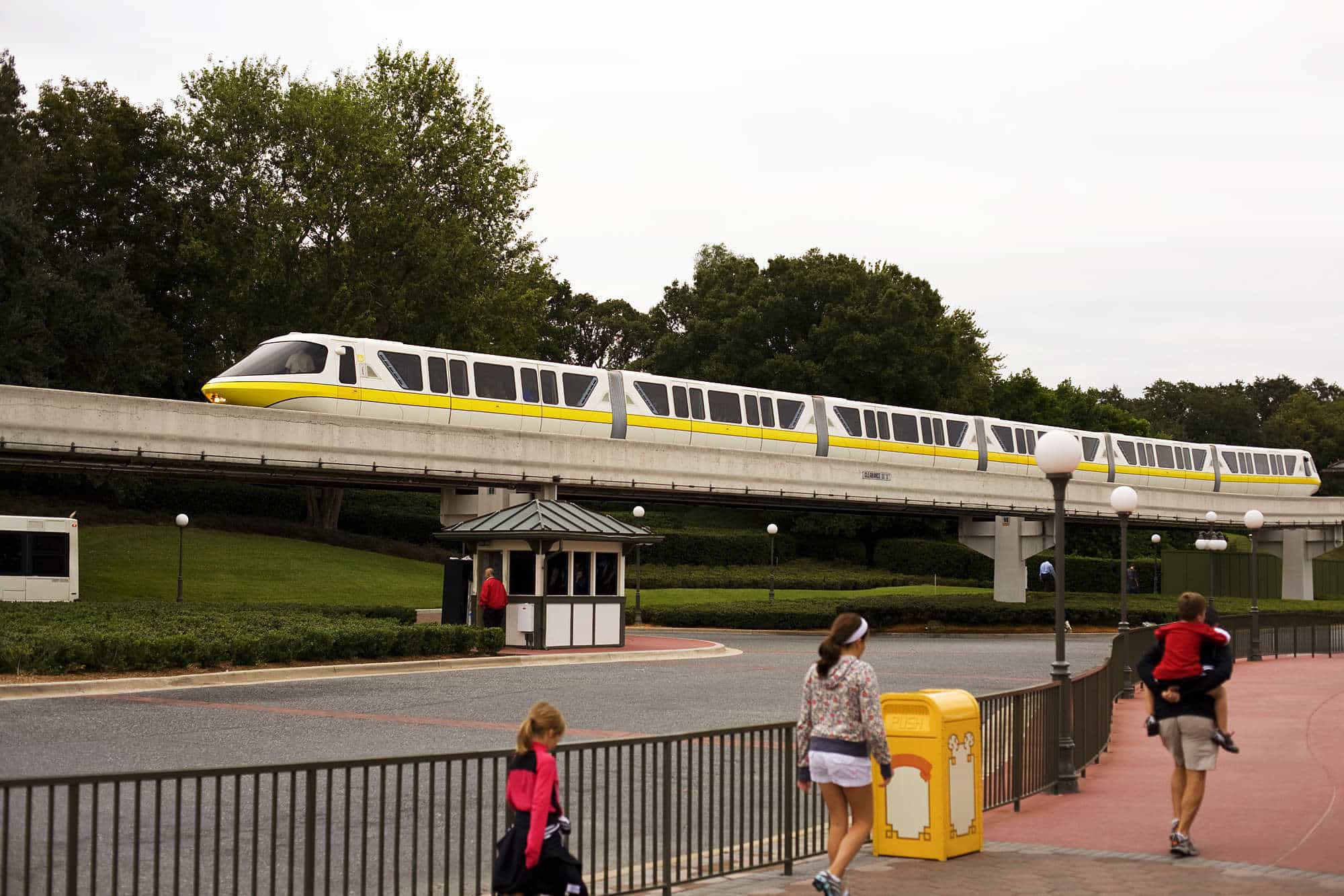 Disney_World_Monorail_01