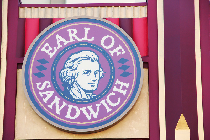 Word is getting out that Earl of Sandwich is now open in Downtown Disney. Time for an in-depth photo report!