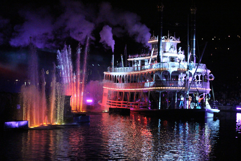Egress of the Mark Twain during 'Fantasmic', moments before traveling off stage - into the darkness of the west side of the Rivers of America.