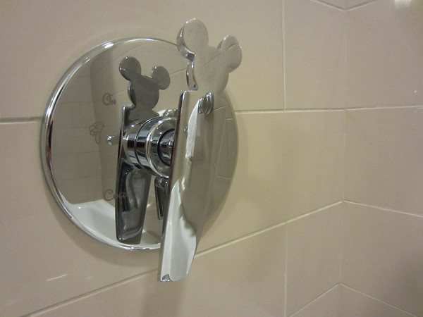 The handle on the faucet tub.