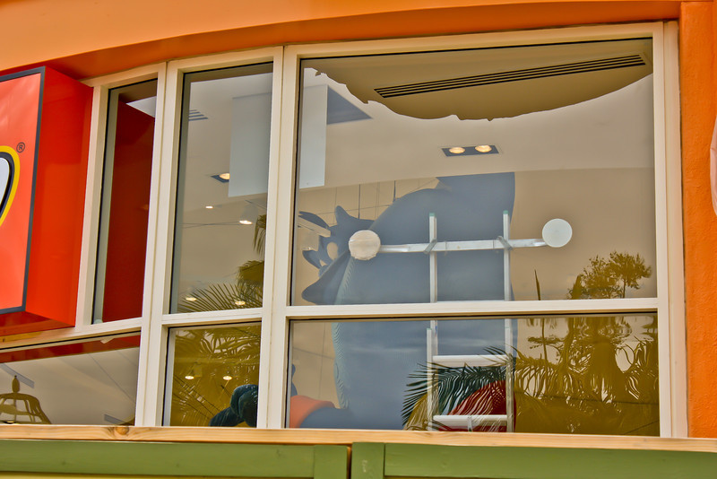 The center piece inside the lego store is going to be Genie from Disney's Aladdin!