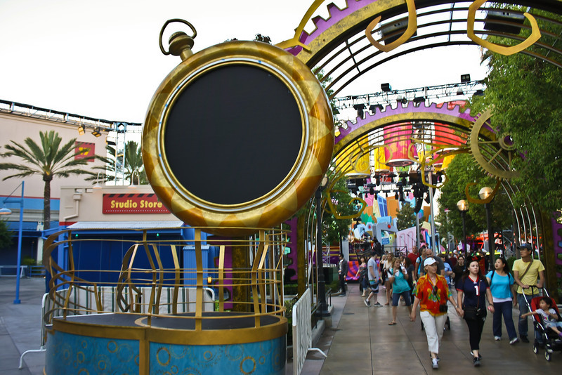 Is this where Tweedle Dee and Tweedle Dum (the bouncers) are going to stand?