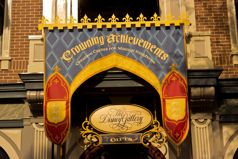 A new gallery has opened up on Main Street, replacing the Disneyland Railroad gallery. A new gallery has opened up on Main Street, replacing the Disneyland Railroad gallery.