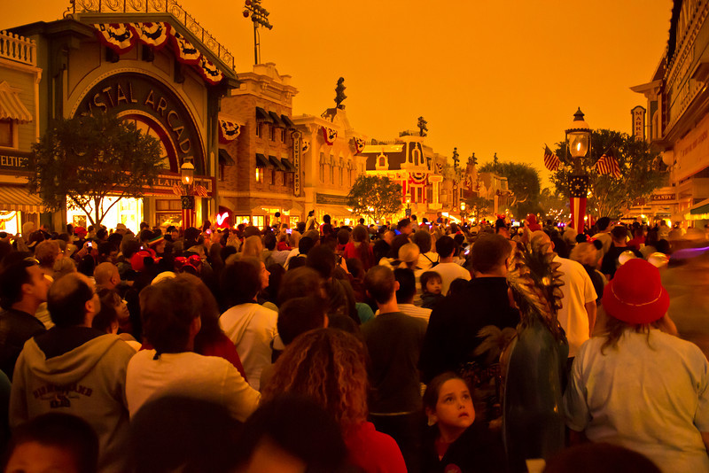 Everyone is crammed in tight. But being a single viewer, I am able to just barely squeeze in a small spot. Everyone is crammed in tight. But being a single viewer, I am able to just barely squeeze in a small spot.