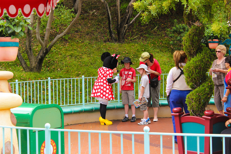 But you can still meet Minnie near Goofy's house.