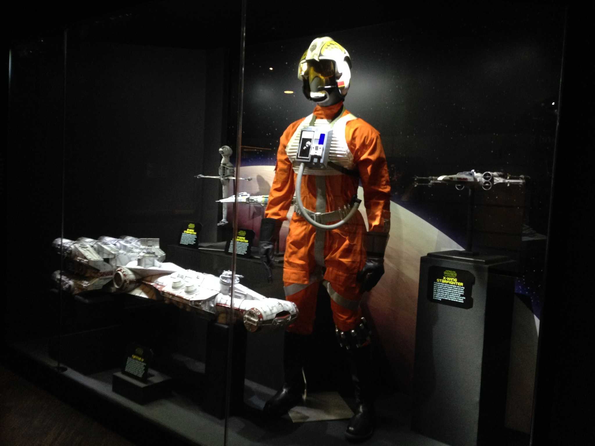 Star Wars Launch Bay 120115 044