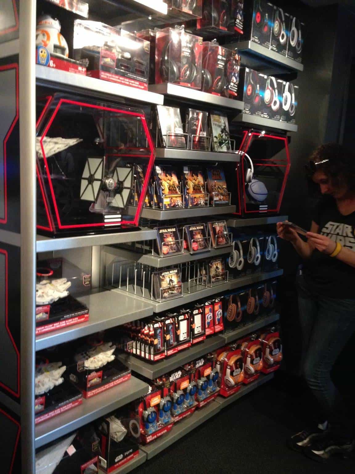 Star Wars Launch Bay 120115 162